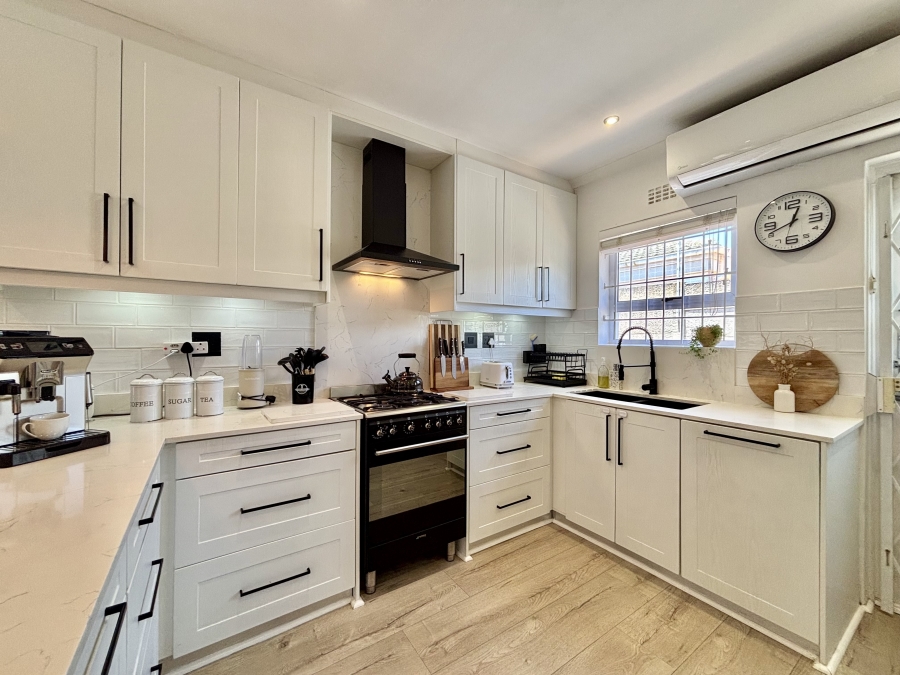 3 Bedroom Property for Sale in Sunningdale Western Cape